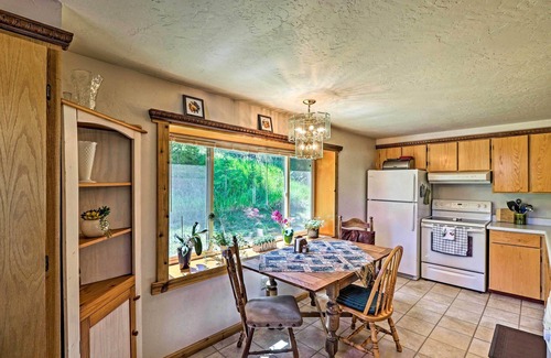 Kalispell House | Cozy Montana Lake View Getaway - Fish & Hike!