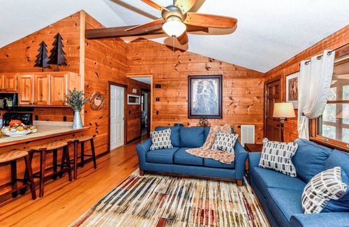 Townsend Cabin | Cozy Mountain Cabin! Features wood burning fireplace and semi-secluded .