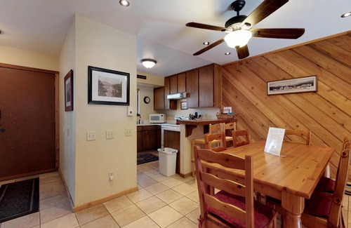 Lakeshore Condo | Cozy Mountain Condo with Hot Tub & Seasonal Pool - Year-Round Outdoor Fun Nearby