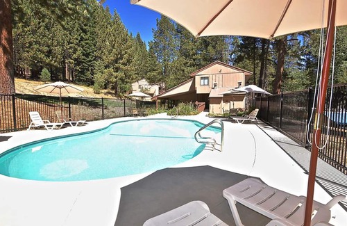 Lakeshore Condo | Cozy Mountain Condo with Hot Tub & Seasonal Pool - Year-Round Outdoor Fun Nearby