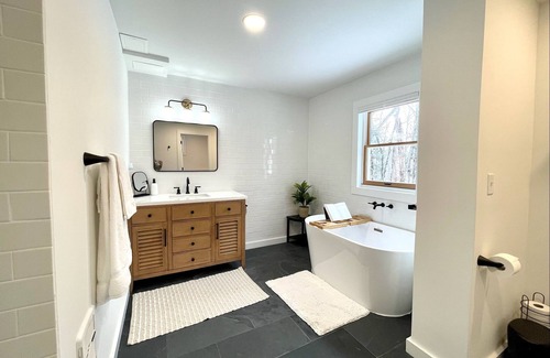 Stratton and Bromley Ski Areas Cabin | Cozy Mountain Retreat 5 min to Skiing & Manchester