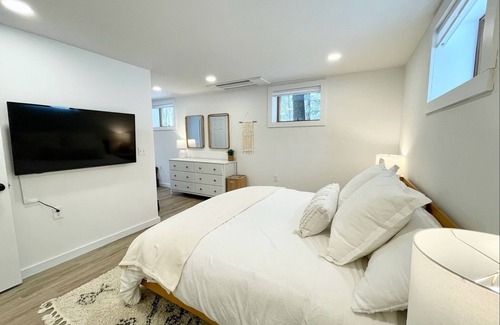 Stratton and Bromley Ski Areas Cabin | Cozy Mountain Retreat 5 min to Skiing & Manchester