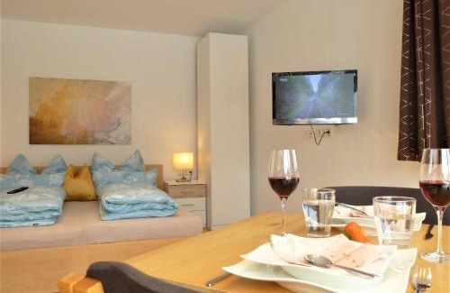 Neu-Goetzens Apartment | Cozy mountain view apartment with terrace and garden