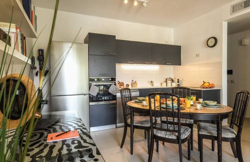 Haifa Apartment | Cozy Nest Apartment with balcony