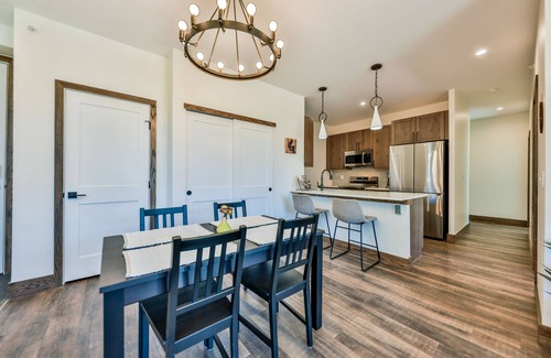 Fraser Condo | Cozy NEW Condo w/mt. views, close to Lift bus & heated garage
