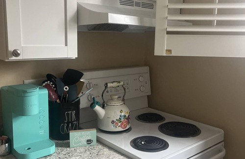 Norwich Villa | Cozy newly renovated condo, in Norwich, CT. 3 mins from Mohegan Sun Casino.