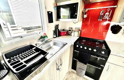 Newquay Cabin | Cozy Newquay Lodge With Private Hot Tub,