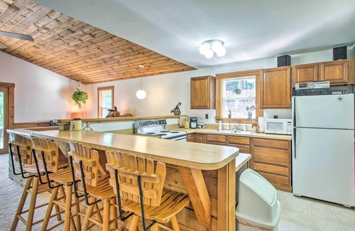 Cranmore Birches House | Cozy North Conway Home: Walk to Slopes & Dtwn