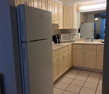 Ortona Park Apartment | Cozy Ocean View Studio, pools are not open