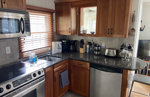 Ogunquit Cottage | Cozy Ogunquit 2 Bedroom, 2 Bathroom Cottage Minutes from Beaches and Downtown