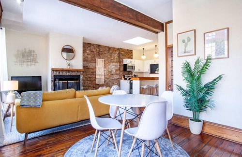Old City Apartment | Cozy Old City Loft - Minutes from Market Square