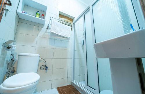 Kireka Apartment | Cozy One Bedroom Apartment with Fast Fibre Wifi, Netflix, Hot Showers, Furnished Kitchen