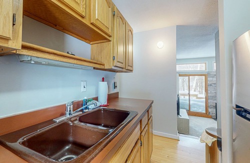 Waitsfield Condo | Cozy open-concept condo, close to ski resorts, balcony, pool, tennis, sauna
