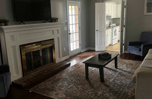 Cordova House | Cozy Patio, Mins to Downtown! Cordova Colonial