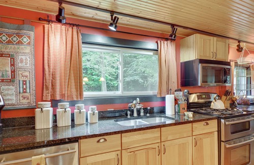Boynton Cabin | Cozy Pennsylvania Abode w/ Porch, Grill & Fire Pit