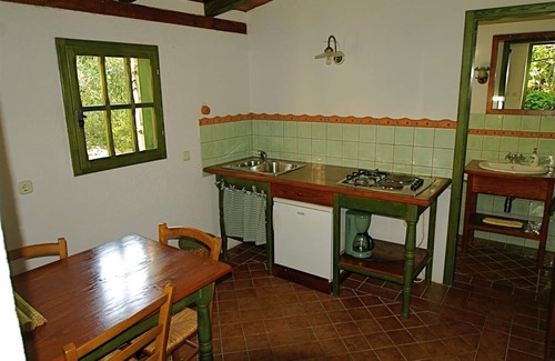 Veli Losinj Apartment | Cozy Pet-Friendly 1BR Apartment for 3
