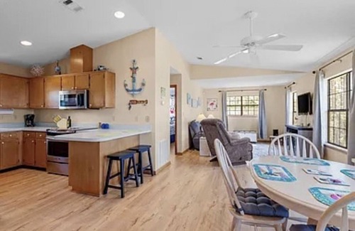 Ochlockonee Bay House | Cozy place on the water! Great for fishing and close to beaches!