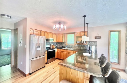 Cresco House | Cozy Pocono Home on Top of Mountain w/Pool, Hot-tub, Fireplace and Views