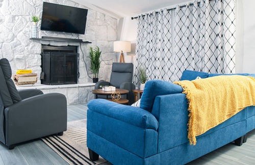 Albrightsville Cottage | Cozy Pocono Mountain Escape w/Fire-pit, Grill & HotTub Near Water Parks