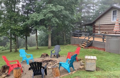 McArthur Cabin | Cozy, Private 3-bedroom cabin with WiFi, Hot Tub, and Games Near State Parks