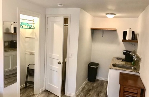 Lower Greenville House | Cozy Private Studio - near SMU w Private Parking