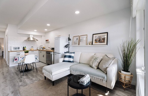 Keith House | Cozy Private Suite| 1 Queen&1 Twin bed |Close Banff