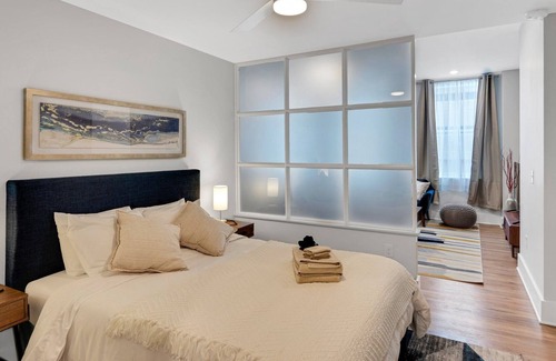 Central Business District Condo | Cozy Queen Loft In The Heart Of Downtown Cincinnati 1 Bedroom Condo by Redawning