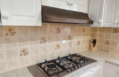 Merrylands House | Cozy Queen Room in Spacious Home in Merrylands - M3