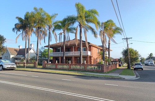 Merrylands House | Cozy Queen Room in Spacious Merrylands Home - M7