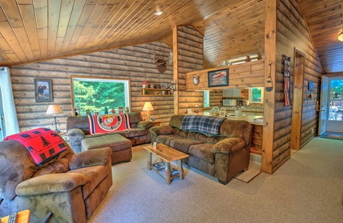 Old Forge House | Cozy, Quiet Old Forge Getaway, just Minutes from The Fulton Chain Lakes
