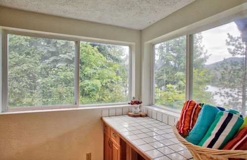 Hayden House | Cozy & Relaxing Cabin w/Paddle Boards, Pedal Boat, Canoe, Kayak and more!