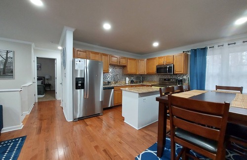 Corbin House | Cozy Renovated 4 Br 2 Bath Split Foyer House