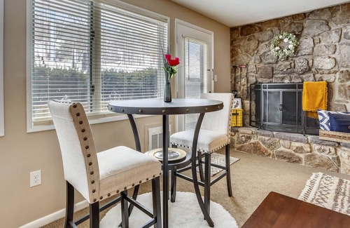 Mount Jackson Resort | Cozy Renovated Pet Friendly Resort Condo on the Slopes