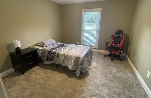 Johns Creek House | Cozy Retreat in Alpharetta. Perfect Getaway