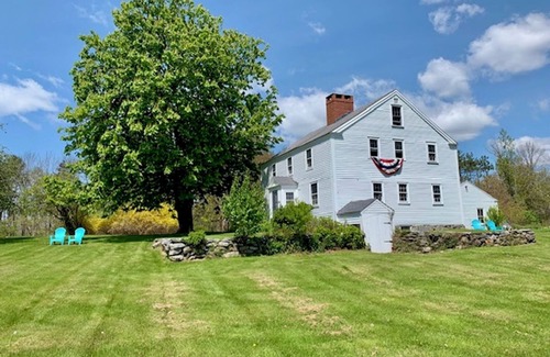 Harpswell House | Cozy Retreat in Harpswell, with Historic Charm and Modern Comfort