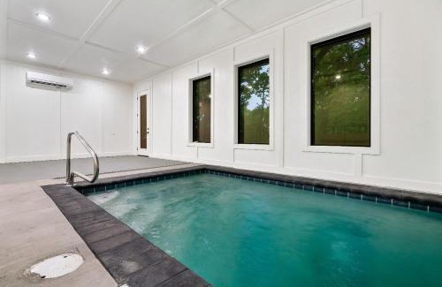 Sevierville House | Cozy Retreat Luxurious stay with Pool & Hot Tub
