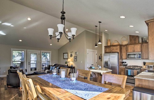 Dallas House | Cozy Retreat w/ Private Yard ~ 13 Mi to Salem