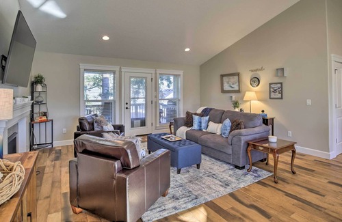 Dallas House | Cozy Retreat w/ Private Yard ~ 13 Mi to Salem