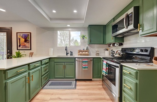 Centennial House | Cozy Retreat with Room to Roam - 3 Living Areas