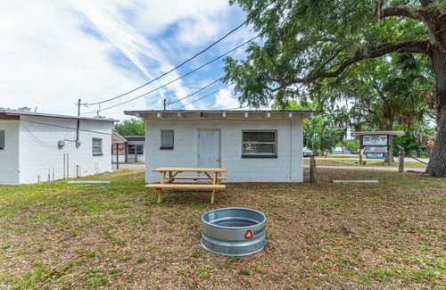 Chassahowitzka Cabin | Cozy River Cabin 4 Su