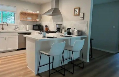 Three Rivers House | Cozy River Retreat/Getaway - 10 min from Sequoia National Park