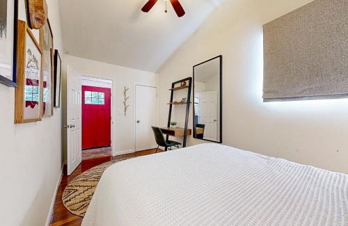 Forestville House | Cozy Riverview Cabin