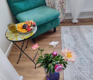 London Borough of Hounslow House | Cozy room near Heathrow