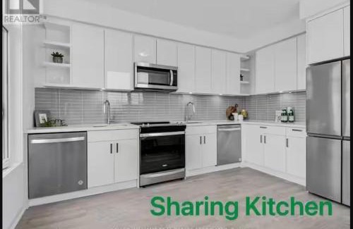 Lawrence Heights House | Cozy Room near Yorkdale