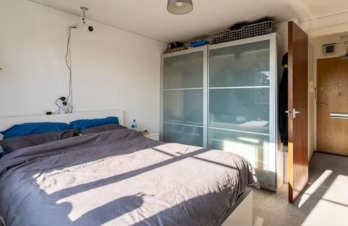 Yiewsley Apartment | Cozy room, with cinema projector - 6 minutes to the Elizabeth line