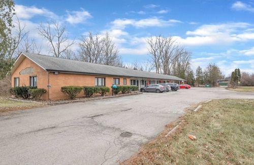 Riverview Apartment | Cozy Room With Private Bath in Brownstown