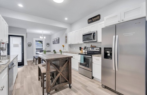 Denver Heights House | Cozy SA Home W/Pool & Hot Tub! Minutes to Downtown, Alamo Dome, &Frost Center