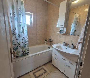 Tomicici Apartment | Cozy Sea View-Steps from Porto