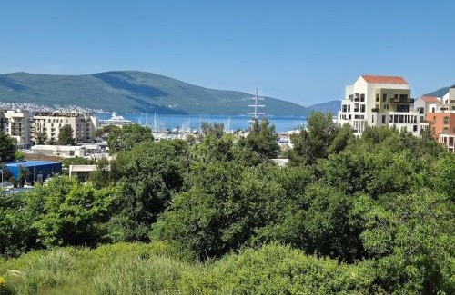 Tomicici Apartment | Cozy Sea View-Steps from Porto
