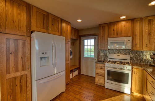 Lake Preston Cabin | Cozy & secluded private beach side home